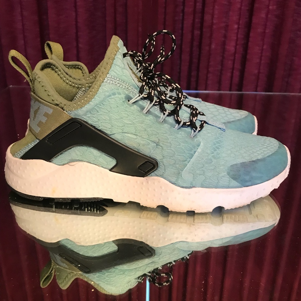 Nike Women’s Huarache Run Ultra 7.5